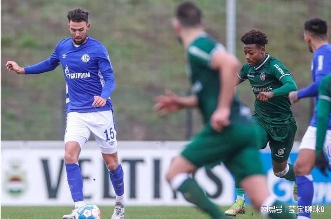 并在球场上 并在球场上