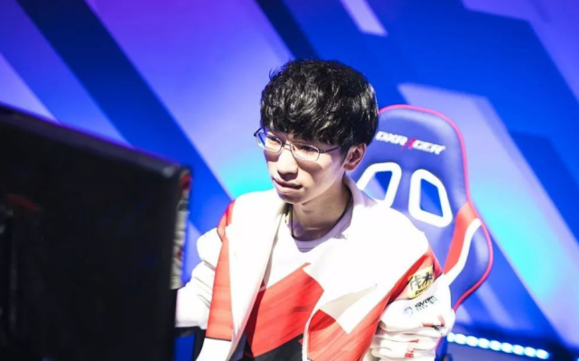 转身重心偏